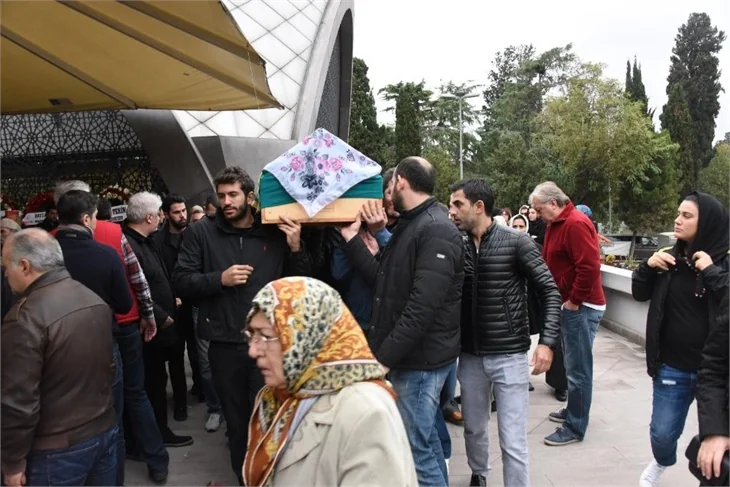 Kenan İmirzalıoğlu Sinem Kobal'ı acı gününde de yalnız bırakmadı