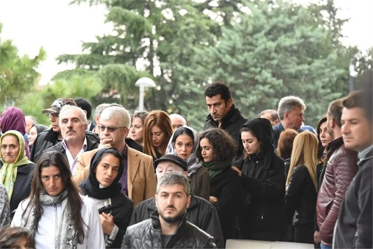 Kenan İmirzalıoğlu Sinem Kobal'ı acı gününde de yalnız bırakmadı