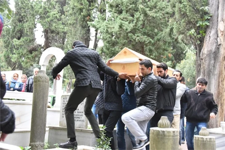 Kenan İmirzalıoğlu Sinem Kobal'ı acı gününde de yalnız bırakmadı