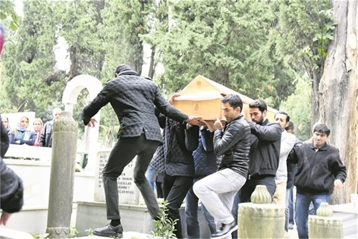 Kenan İmirzalıoğlu Sinem Kobal'ı acı gününde de yalnız bırakmadı