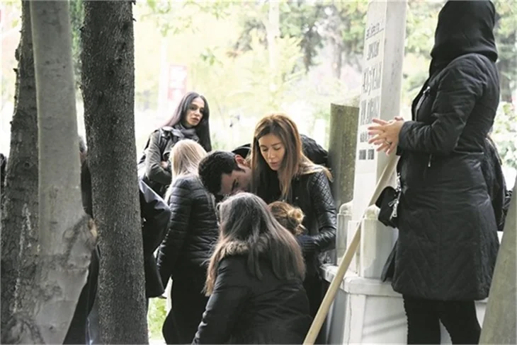 Kenan İmirzalıoğlu Sinem Kobal'ı acı gününde de yalnız bırakmadı