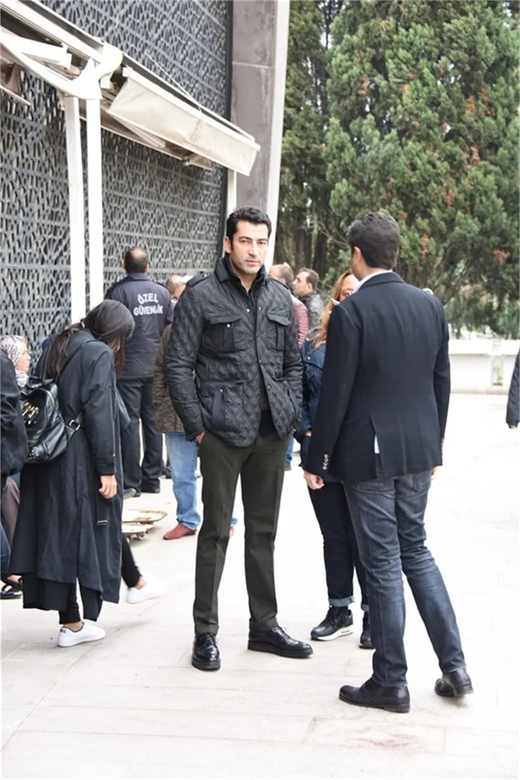 Kenan İmirzalıoğlu Sinem Kobal'ı acı gününde de yalnız bırakmadı