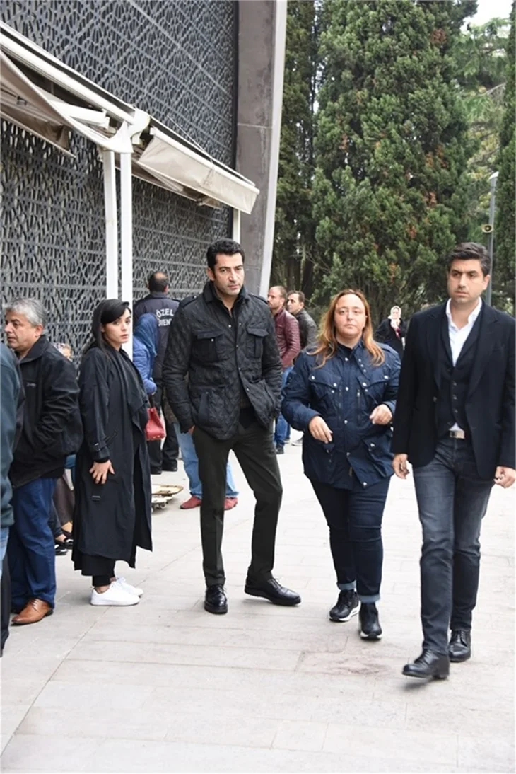 Kenan İmirzalıoğlu Sinem Kobal'ı acı gününde de yalnız bırakmadı