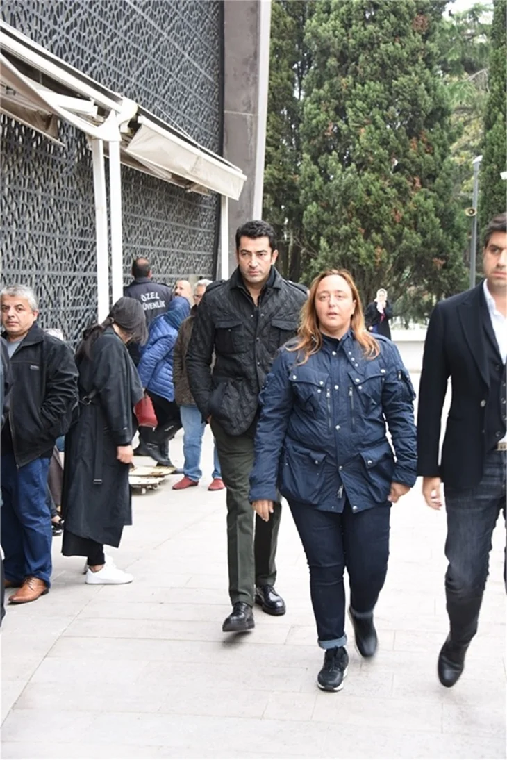 Kenan İmirzalıoğlu Sinem Kobal'ı acı gününde de yalnız bırakmadı