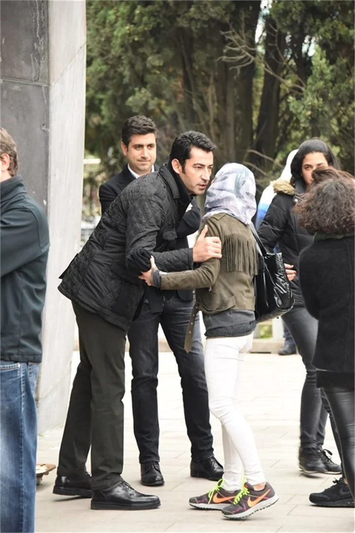 Kenan İmirzalıoğlu Sinem Kobal'ı acı gününde de yalnız bırakmadı