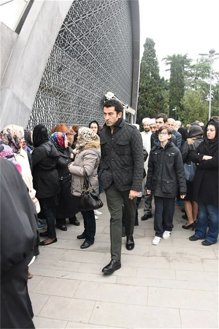 Kenan İmirzalıoğlu Sinem Kobal'ı acı gününde de yalnız bırakmadı