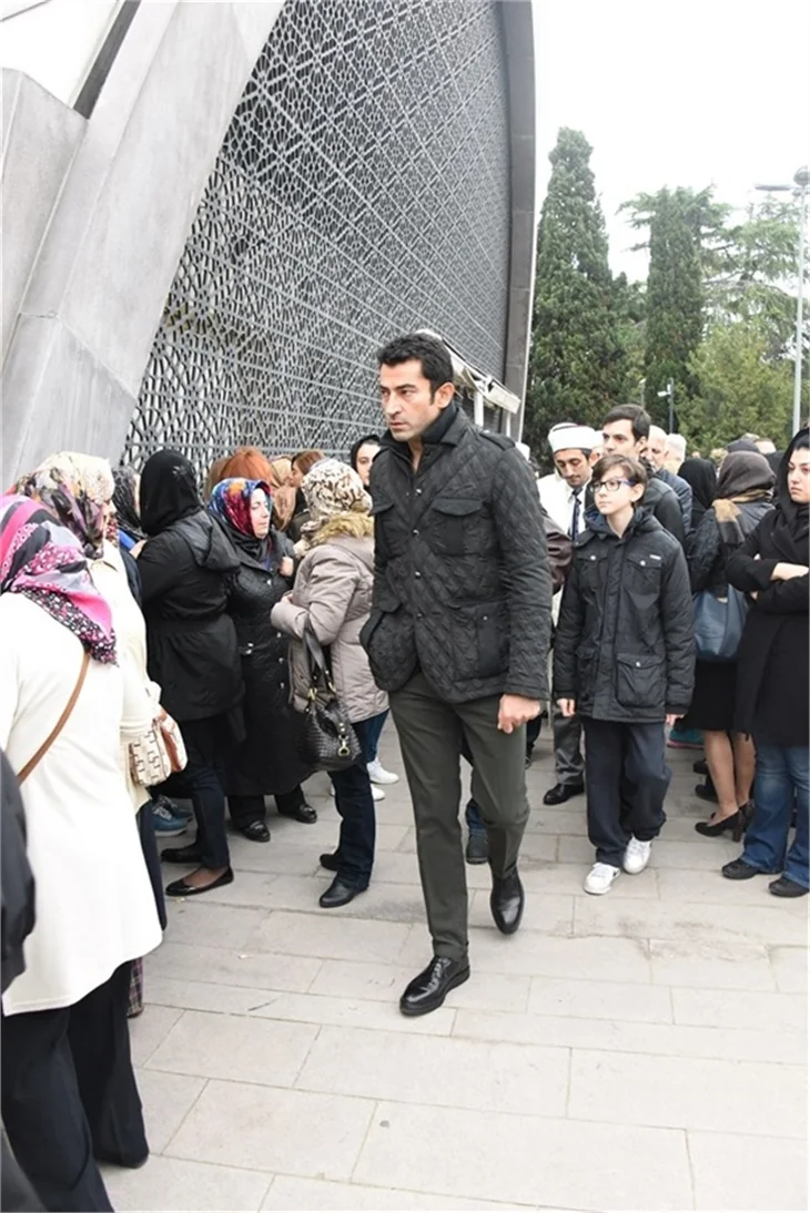 Kenan İmirzalıoğlu Sinem Kobal'ı acı gününde de yalnız bırakmadı