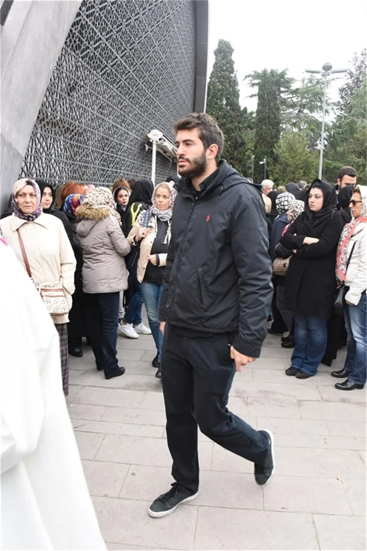 Kenan İmirzalıoğlu Sinem Kobal'ı acı gününde de yalnız bırakmadı