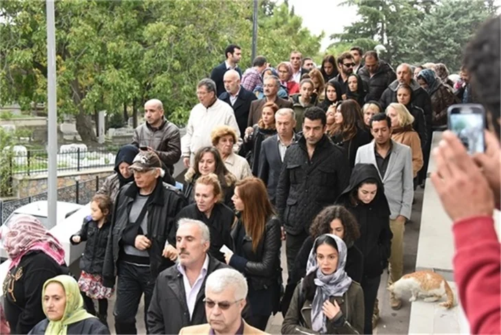 Kenan İmirzalıoğlu Sinem Kobal'ı acı gününde de yalnız bırakmadı