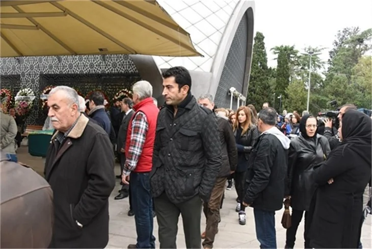 Kenan İmirzalıoğlu Sinem Kobal'ı acı gününde de yalnız bırakmadı