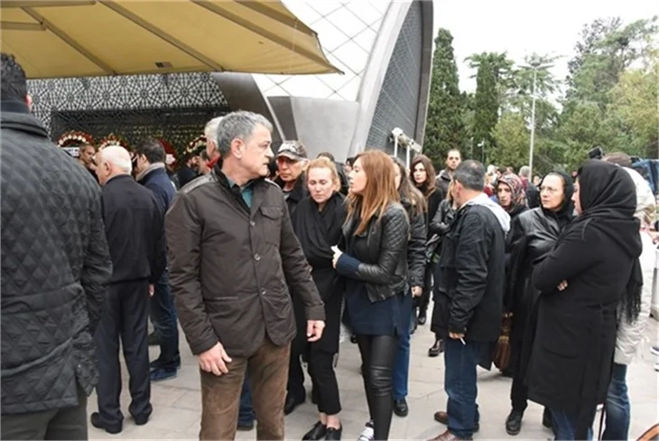 Kenan İmirzalıoğlu Sinem Kobal'ı acı gününde de yalnız bırakmadı