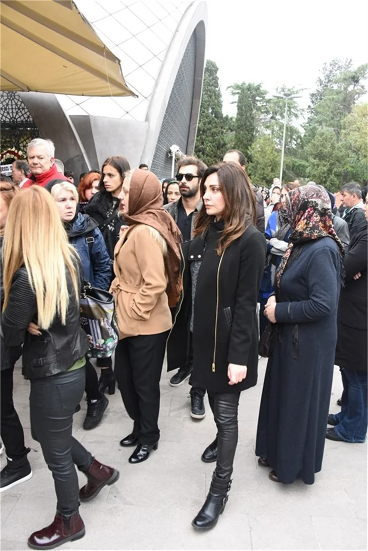 Kenan İmirzalıoğlu Sinem Kobal'ı acı gününde de yalnız bırakmadı