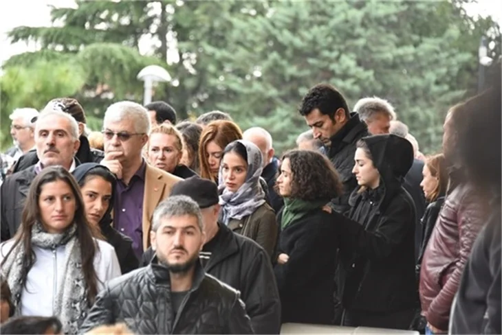 Kenan İmirzalıoğlu Sinem Kobal'ı acı gününde de yalnız bırakmadı