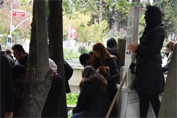 Kenan İmirzalıoğlu Sinem Kobal'ı acı gününde de yalnız bırakmadı