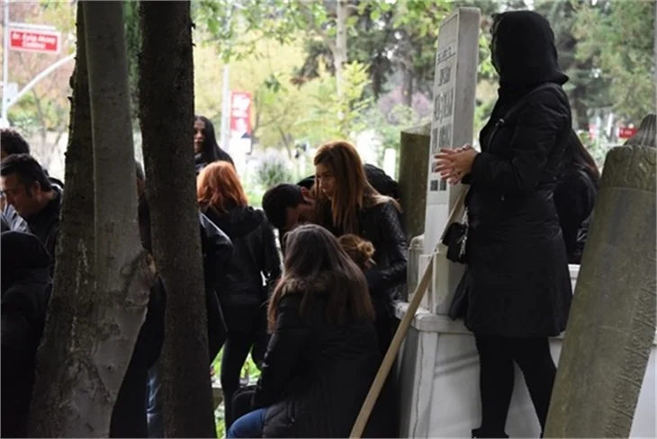 Kenan İmirzalıoğlu Sinem Kobal'ı acı gününde de yalnız bırakmadı
