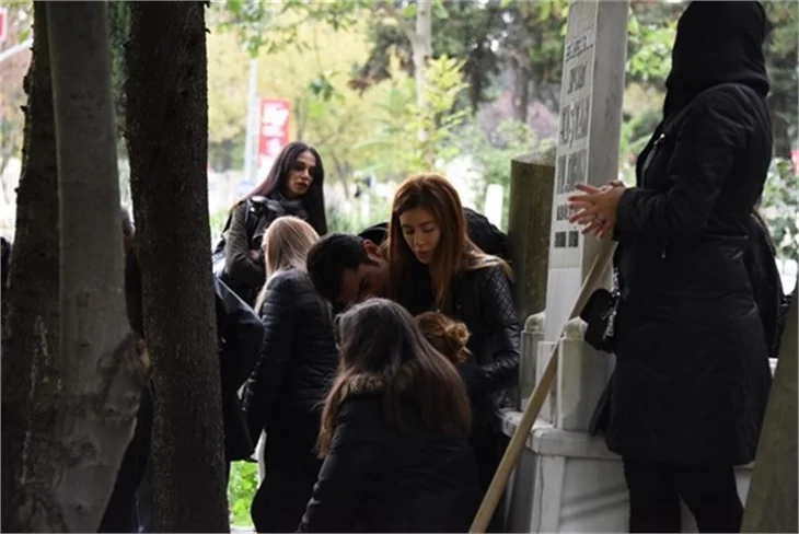 Kenan İmirzalıoğlu Sinem Kobal'ı acı gününde de yalnız bırakmadı