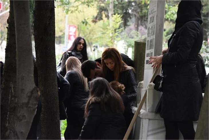 Kenan İmirzalıoğlu Sinem Kobal'ı acı gününde de yalnız bırakmadı