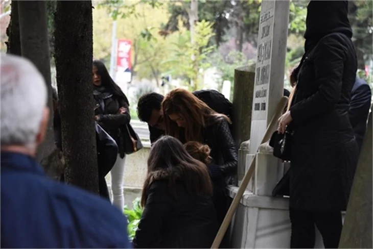 Kenan İmirzalıoğlu Sinem Kobal'ı acı gününde de yalnız bırakmadı