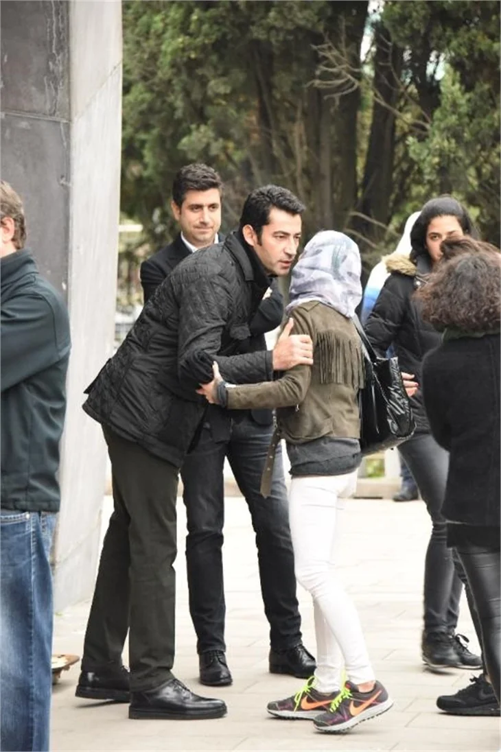 Kenan İmirzalıoğlu Sinem Kobal'ı acı gününde de yalnız bırakmadı