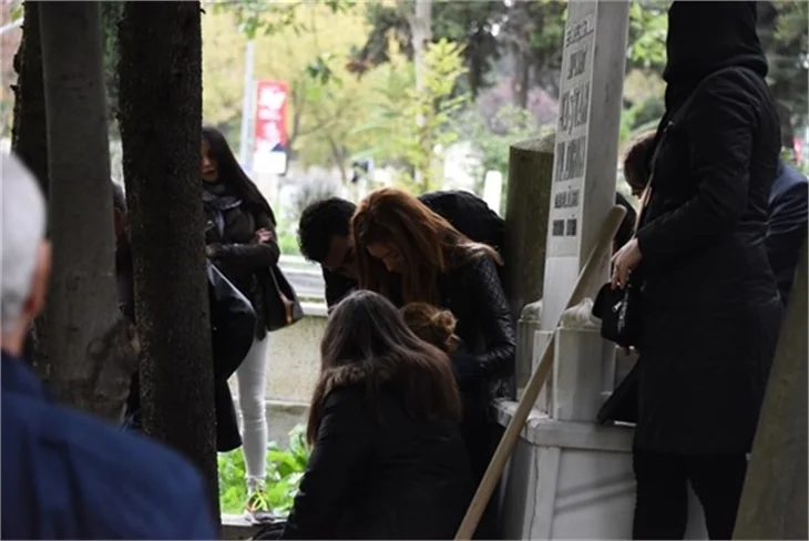 Kenan İmirzalıoğlu Sinem Kobal'ı acı gününde de yalnız bırakmadı