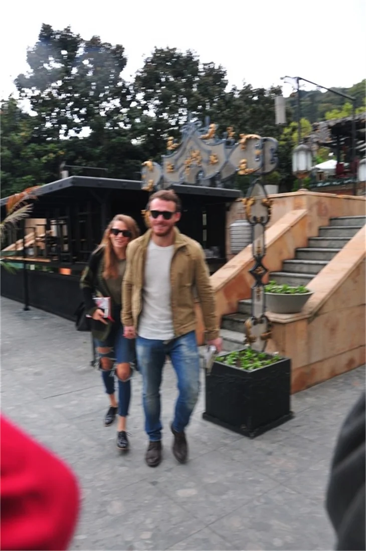 Serenay Sarıkaya ameliyatıyla ilgili soruları yanıtladı