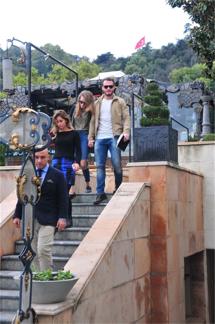 Serenay Sarıkaya ameliyatıyla ilgili soruları yanıtladı