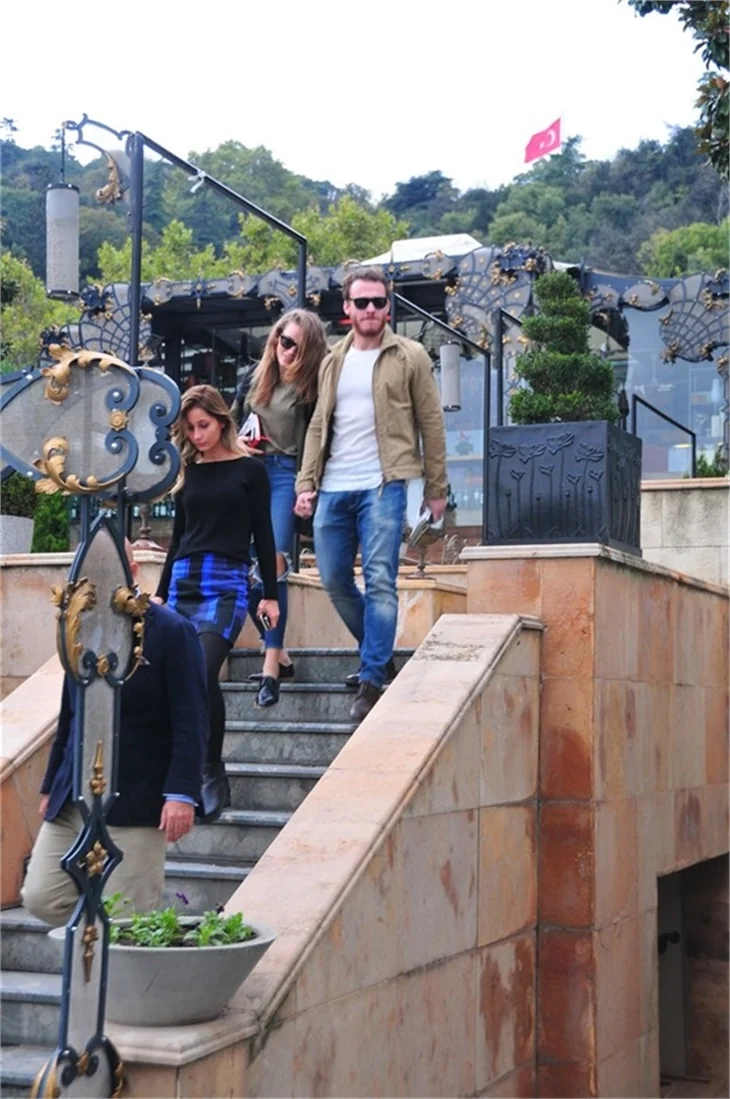 Serenay Sarıkaya ameliyatıyla ilgili soruları yanıtladı