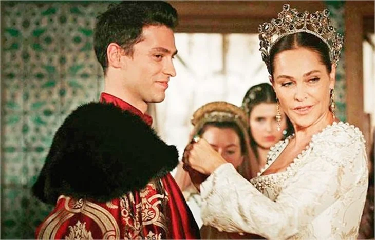 'Kösem Sultan'da Hülya Avşar olay çıkardı