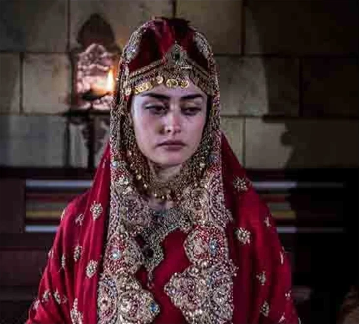 Esra Bilgiç hakkında bilinmeyenleri anlattı