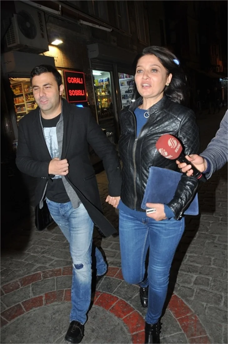 Paramparça oyuncuları sevgilileri ile yemekte toplandı
