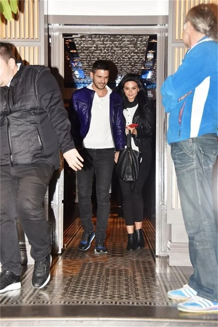 Tolgahan Sayışman ile Almeda Abazi Beyoğlu'nda yakalandı!