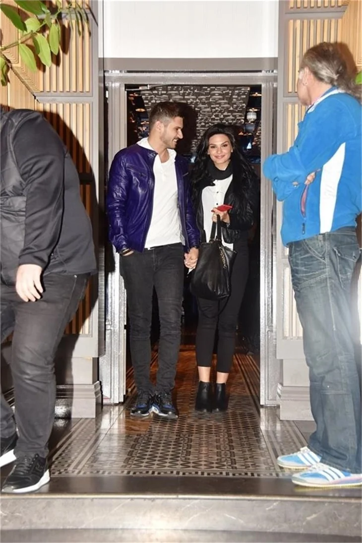 Tolgahan Sayışman ile Almeda Abazi Beyoğlu'nda yakalandı!