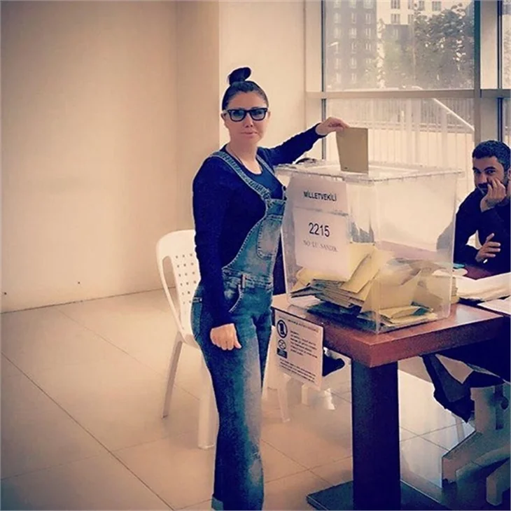 Ünlüler 1 Kasım 2015 seçimi için sandık başında!