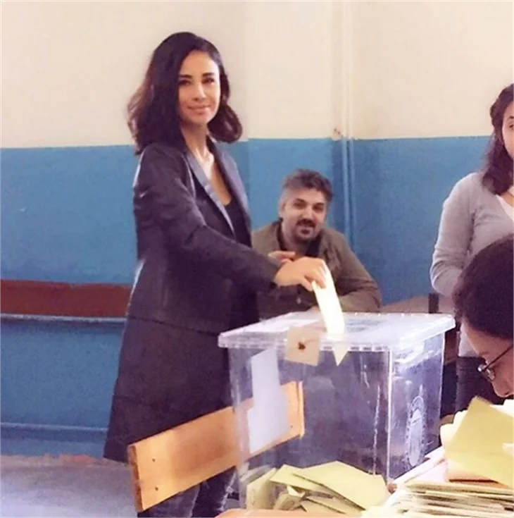 Ünlüler 1 Kasım 2015 seçimi için sandık başında!