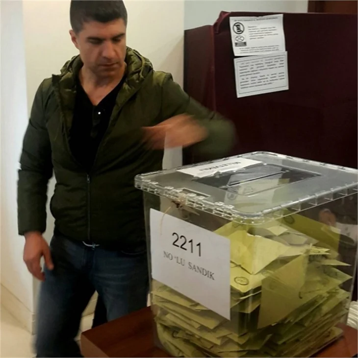Ünlüler 1 Kasım 2015 seçimi için sandık başında!