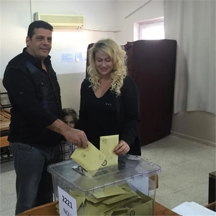 Ünlüler 1 Kasım 2015 seçimi için sandık başında!