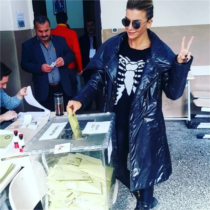 Ünlüler 1 Kasım 2015 seçimi için sandık başında!
