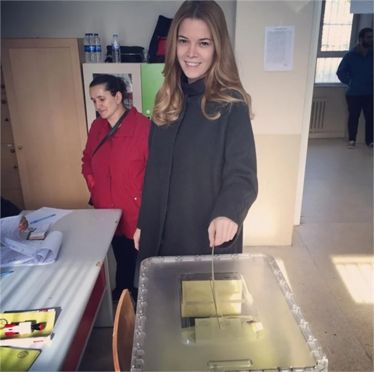Ünlüler 1 Kasım 2015 seçimi için sandık başında!