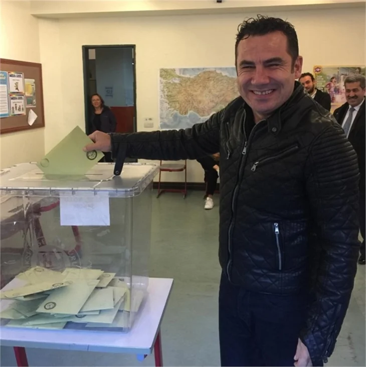 Ünlüler 1 Kasım 2015 seçimi için sandık başında!