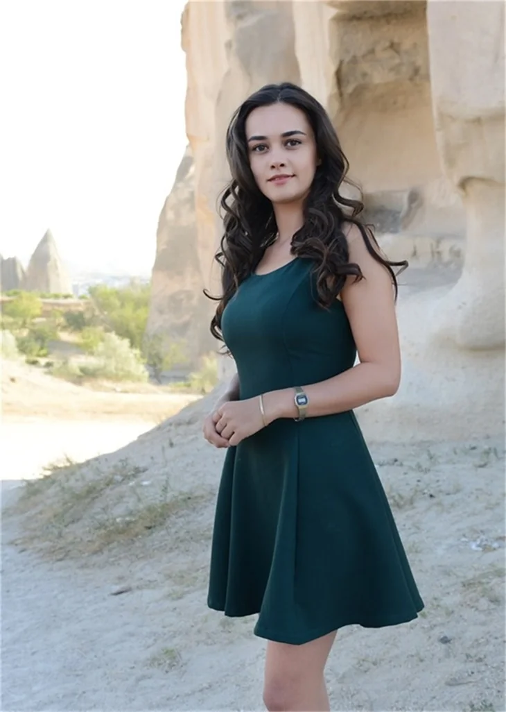 Sonbahar gelini Hande Soral