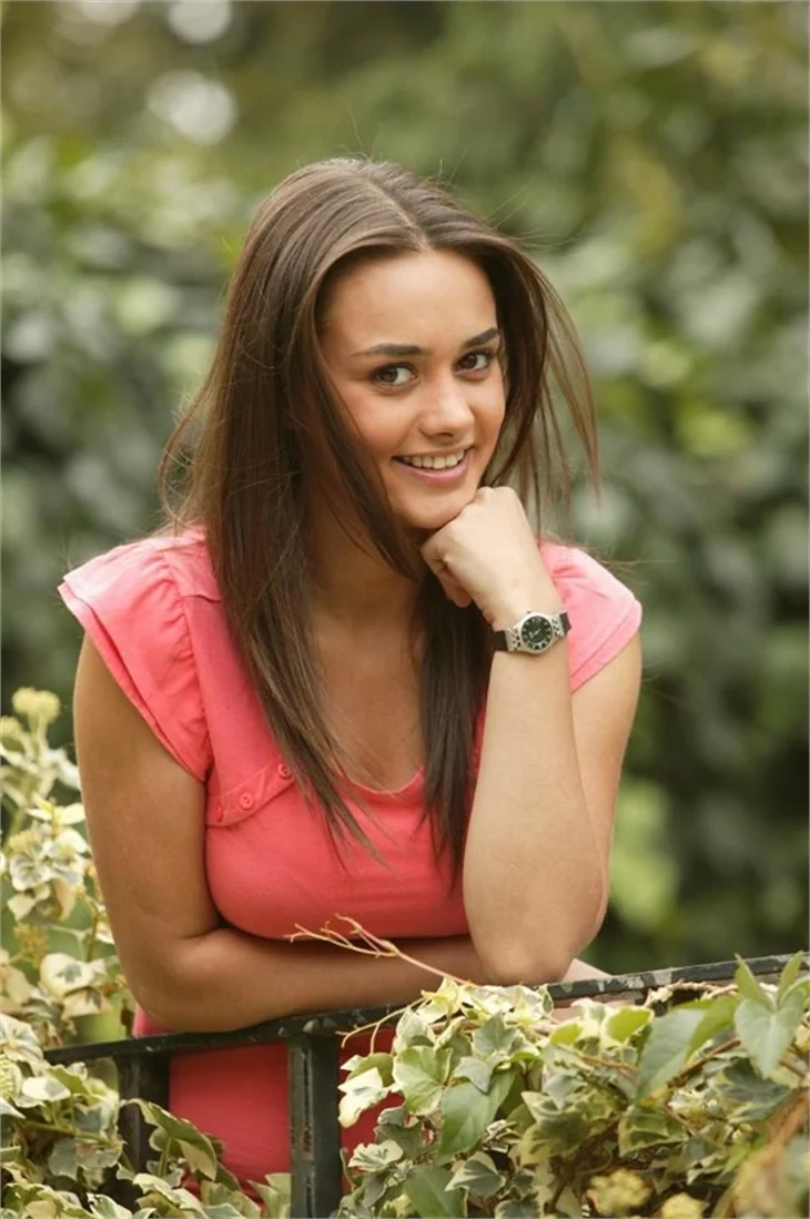 Sonbahar gelini Hande Soral