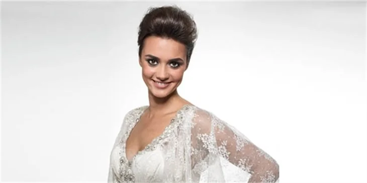 Sonbahar gelini Hande Soral
