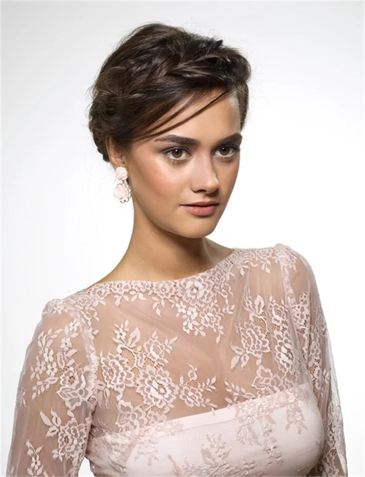 Sonbahar gelini Hande Soral