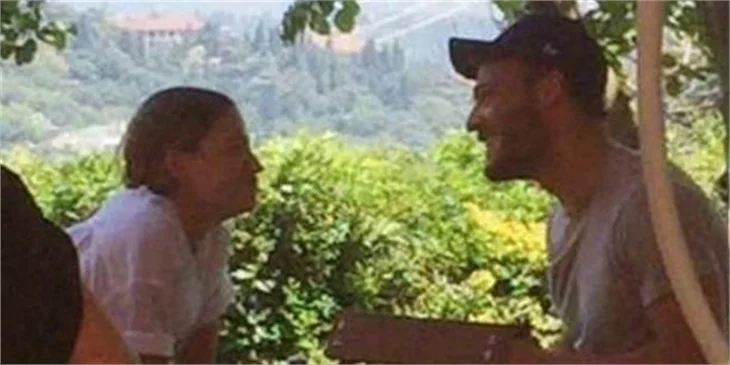 Sosyete Kerem Bürsin ve Serenay Sarıkaya peşine düştü
