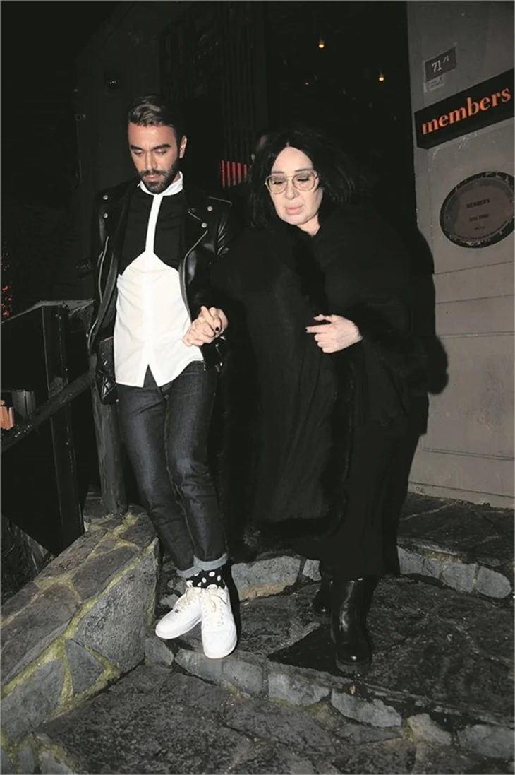 Demet Akalın ve Okan Kurt'un partisine ünlü akını