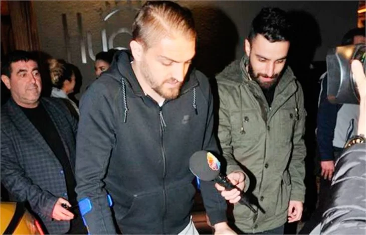 Caner Erkin değneğiyle gecelerde
