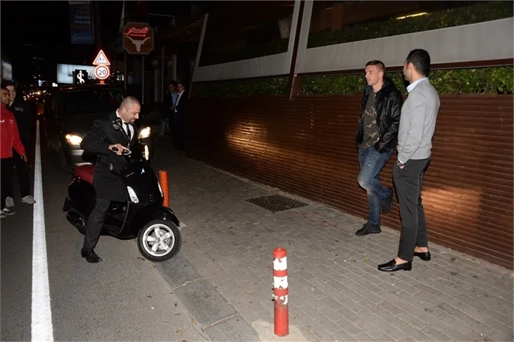 Galatasaray'lı Podolski'nin ilginç taktiği