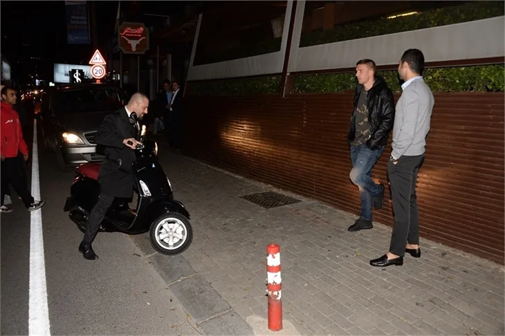 Galatasaray'lı Podolski'nin ilginç taktiği