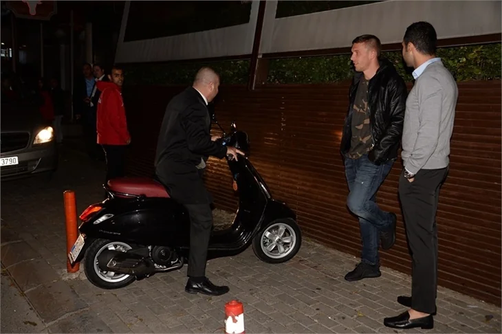 Galatasaray'lı Podolski'nin ilginç taktiği