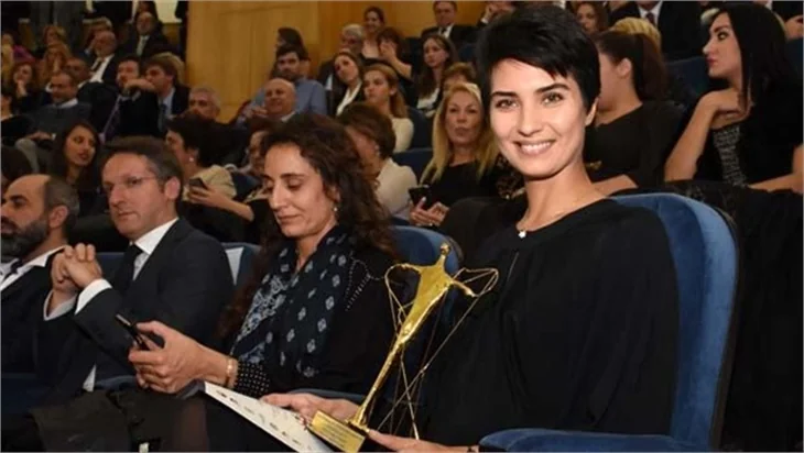 Tuba Büyüküstün, Vatikan'da ödül aldı!